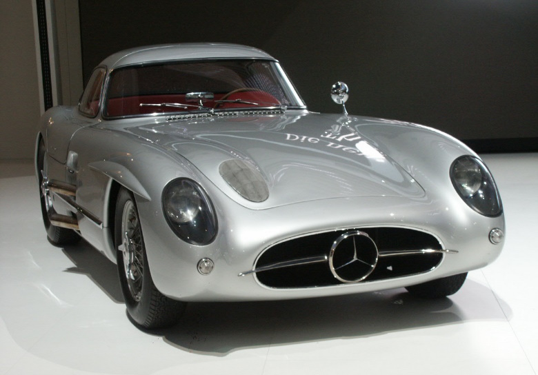 https://pl.wikipedia.org/wiki/Mercedes-Benz_300_SLR#/media/Plik:MercedesBenz300SLR_1.jpg